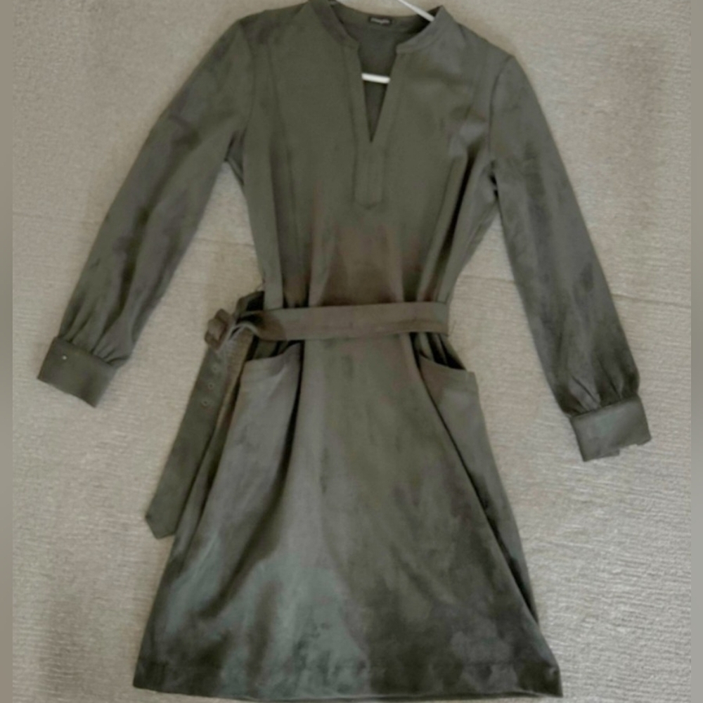 Elegant Green Long-Sleeve Dress